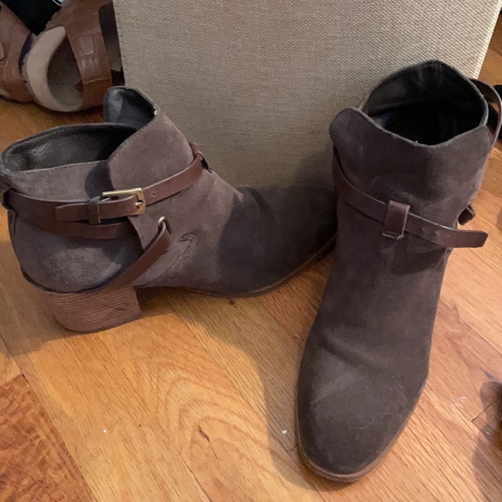 Sigerson Morrison grey/tan booties in size 8